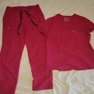 Figs Scrub Set In Ultra Rose Top Catarina M Pants Kade Cargo M regular